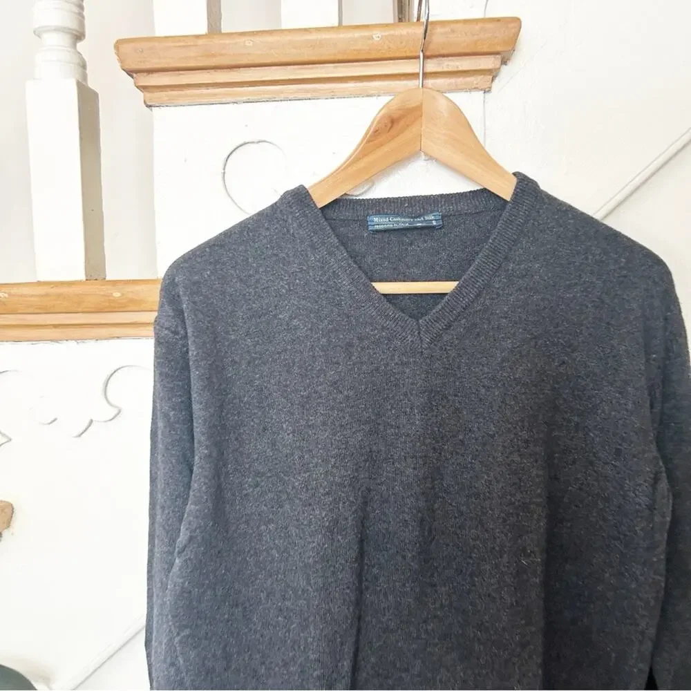 Mixed Cashmere and Silk V-Neck Sweater Soft Lightweight Gray Long Sleeve Size S